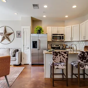 Apartment The Celebrity - Minutes To Broadway With A Balcony, Nashville